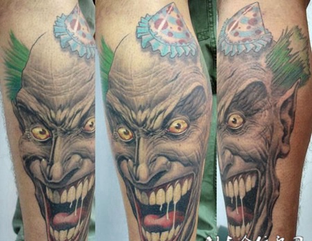 小腿上的恶魔小丑纹身图案