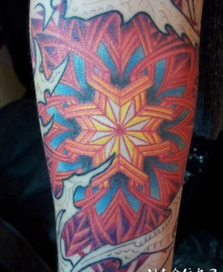 小腿上的花纹纹身图案