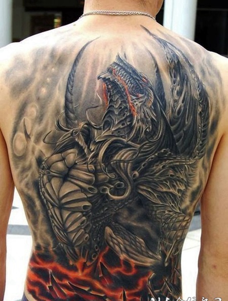 满背火海中的恶魔纹身图案