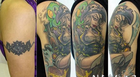 大臂上坐箱子的海盗美女纹身图案