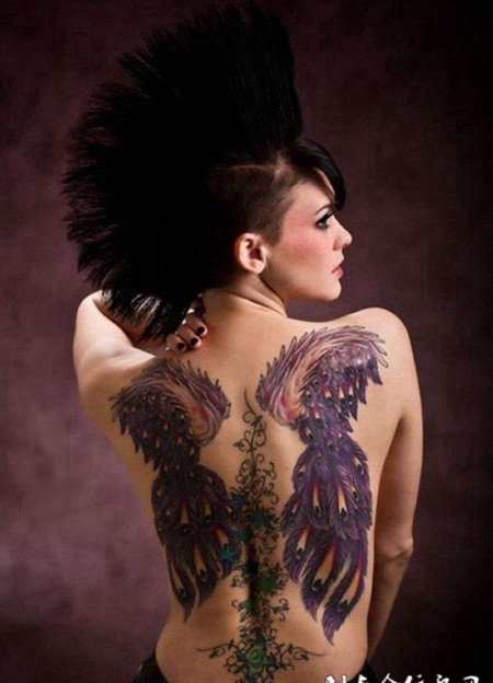 后背上的一对翅膀纹身图案