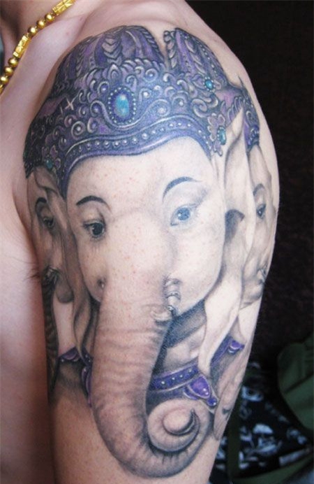 手臂上的象神纹身图案