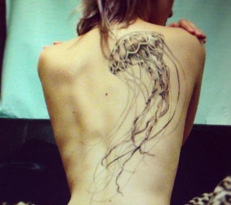 背部性感水母纹身图案