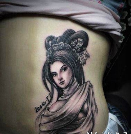 后腰上的敦煌神女纹身图案