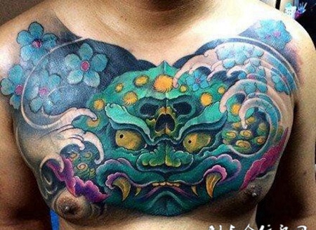 胸口上的唐狮子纹身图案