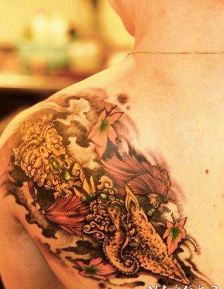 后背上的金刚佛杵纹身图案