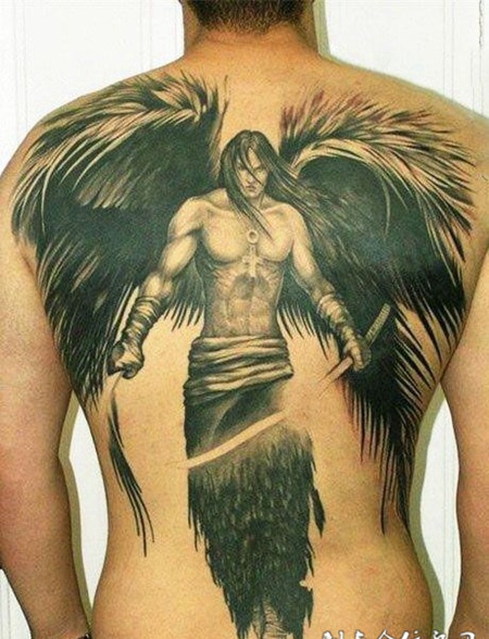 满背男性天使纹身图案