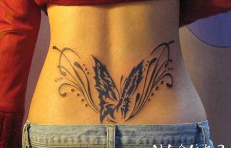 后腰上的蝴蝶图腾纹身图案