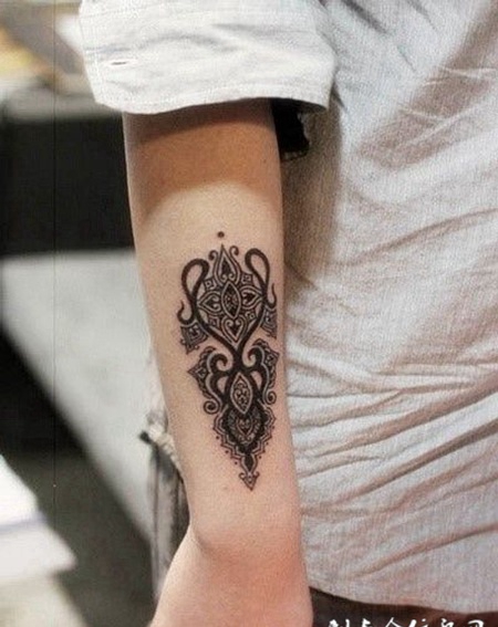 小臂上的海娜图腾纹身图案