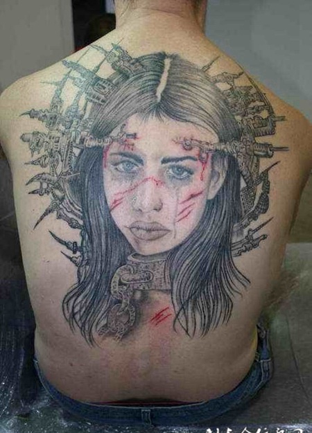 后背上的荆棘女孩纹身图案