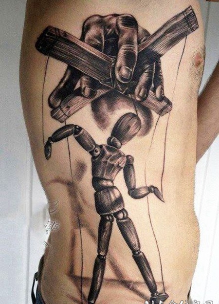 腰侧手控制的木偶人纹身图案