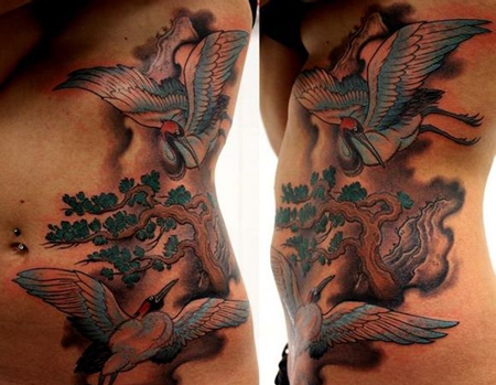 侧腰松柏仙鹤纹身图案