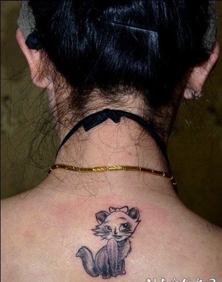 后背上小狐狸纹身图案