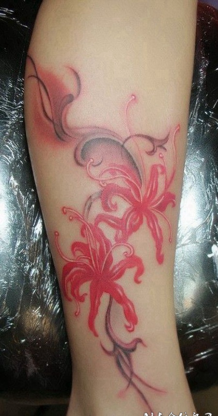 小腿上的彼岸花纹身图案