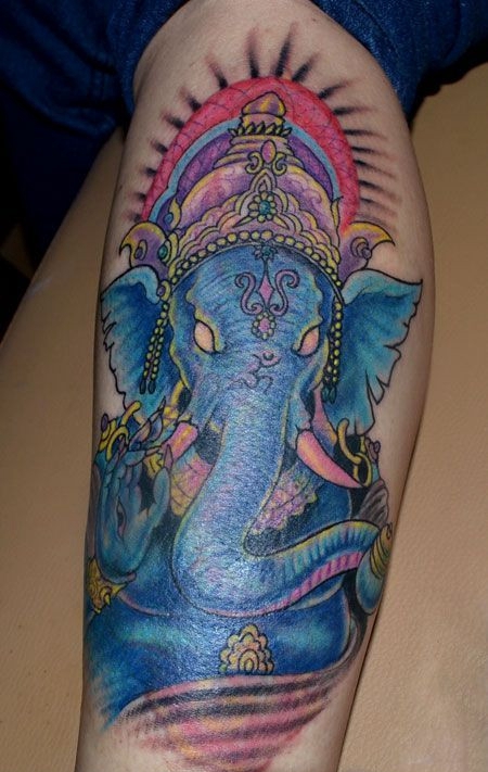 小腿上的象神纹身图案