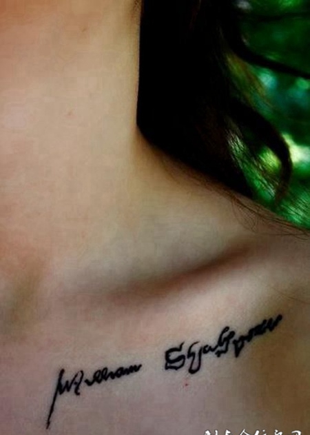 锁骨上的英文字母纹身图案