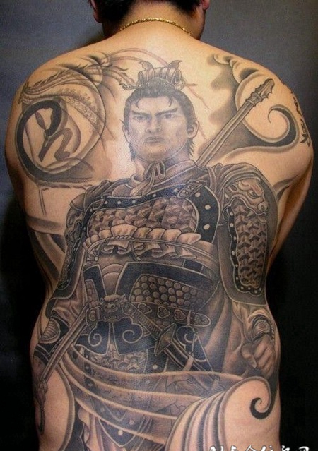 后背上的赵云的纹身图案