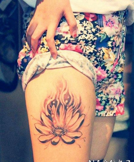 大腿上的昙花纹身图案