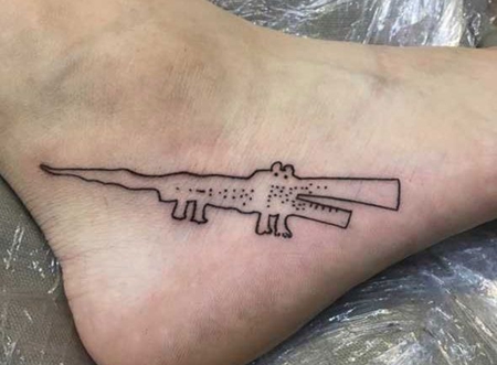 脚部创意卡通鳄鱼纹身图片