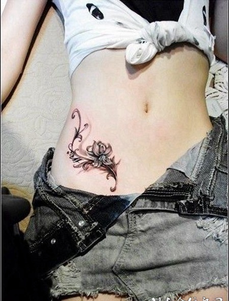 小腹上的莲花纹身图案