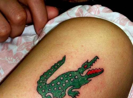 大臂卡通鳄鱼纹身图片