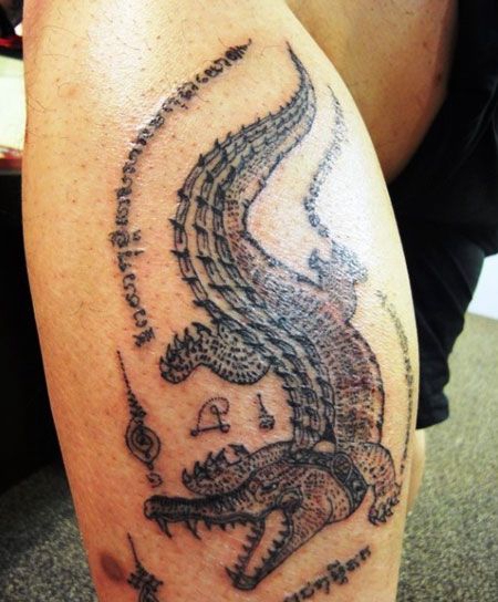 小腿鳄鱼纹身图案