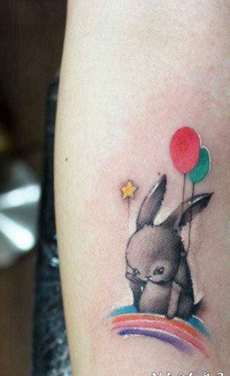 肩膀上的兔子纹身图案