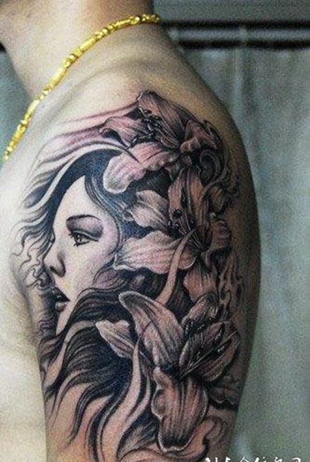 大臂上的美女百合纹身图案