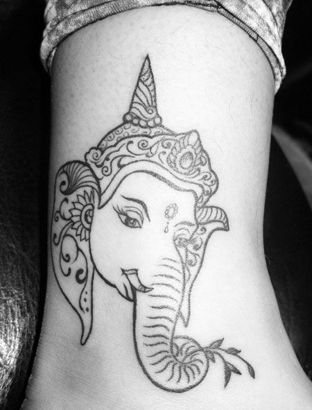 脚踝上的小清新象神纹身