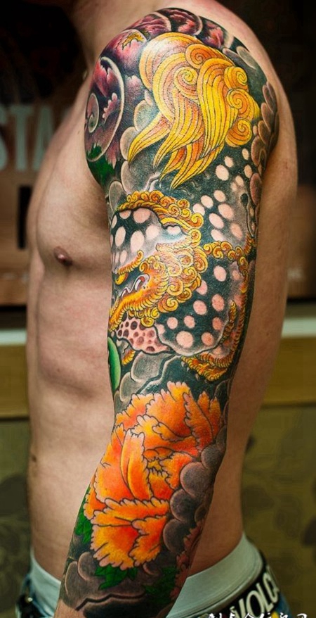 花臂唐狮子牡丹花纹身图案