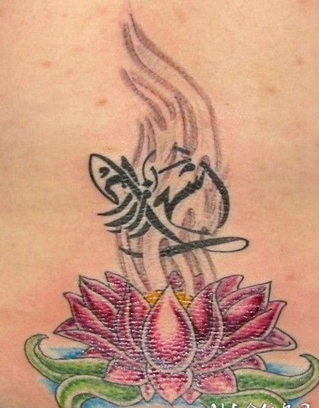 小腹上的莲花梵文纹身图案