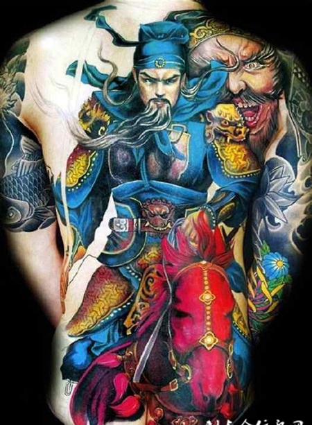 满背骑马关羽纹身图案