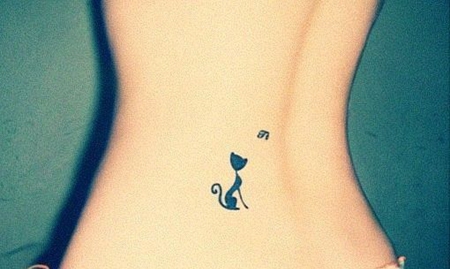 腰部可爱猫咪纹身图案