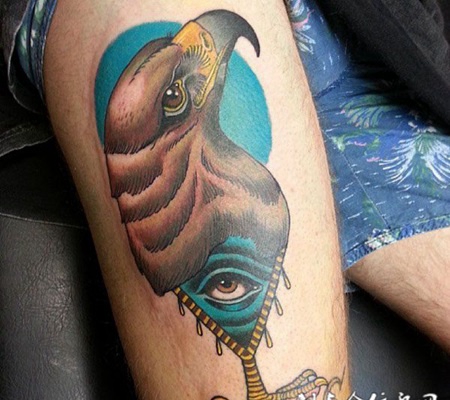 小腿上的老鹰和眼睛纹身图案