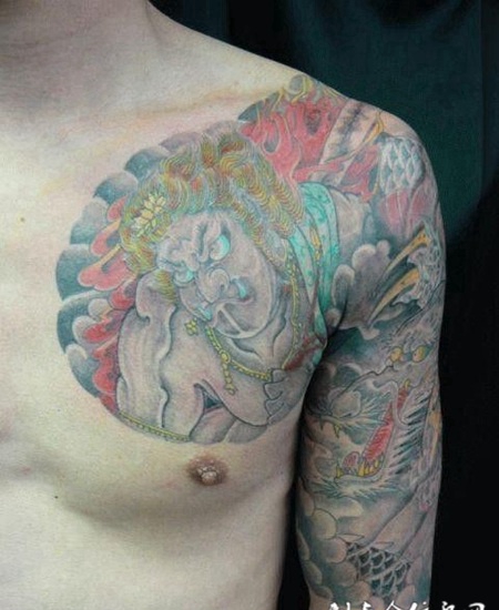 半胛不动明王和龙纹身图案