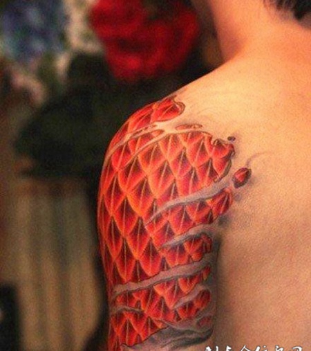 大臂龙鳞纹身图案