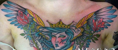 胸前翅膀女王纹身图案