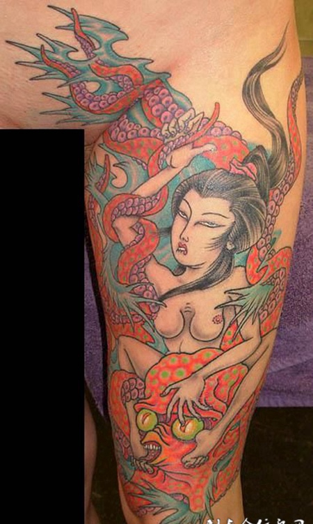 大腿上的章鱼艺妓纹身图案