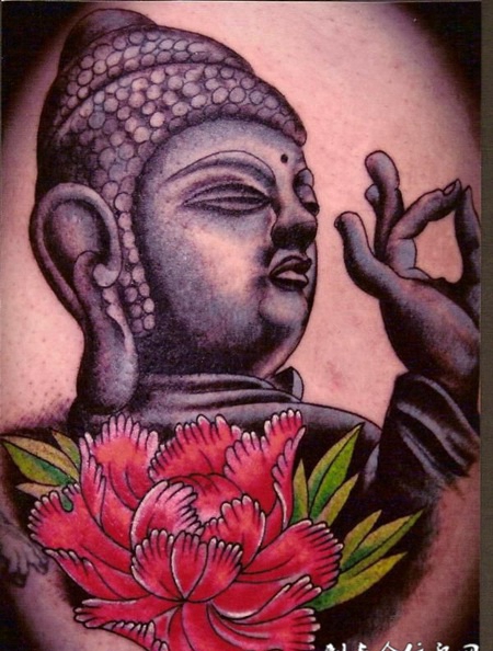 大臂上的佛像花朵纹身图案