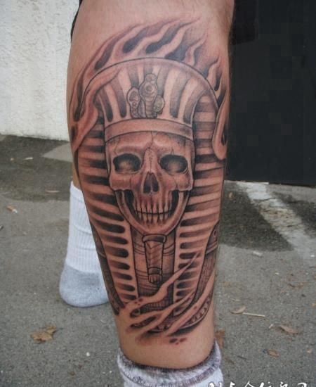 小腿上的埃及骷髅纹身图案