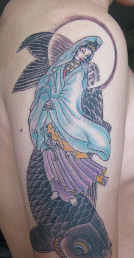 手臂上的观音鲤鱼纹身