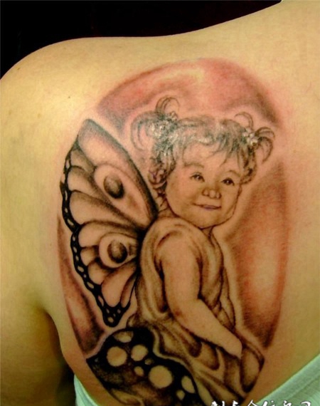 后背上的蝴蝶精灵纹身图案