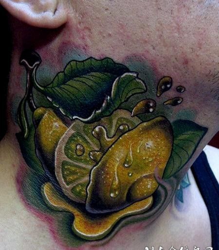 脖子上的柠檬纹身图案