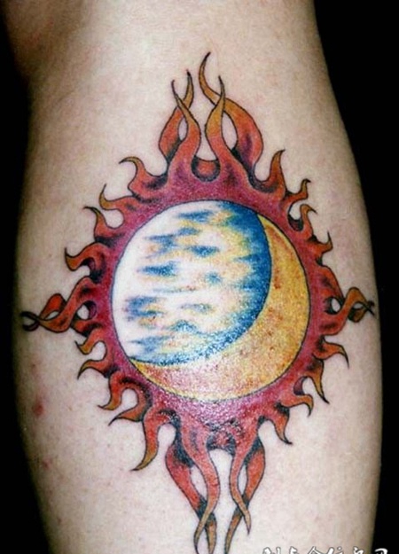 小腿上的太阳纹身图案