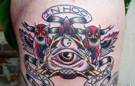 大腿上的眼睛猫头鹰纹身图案