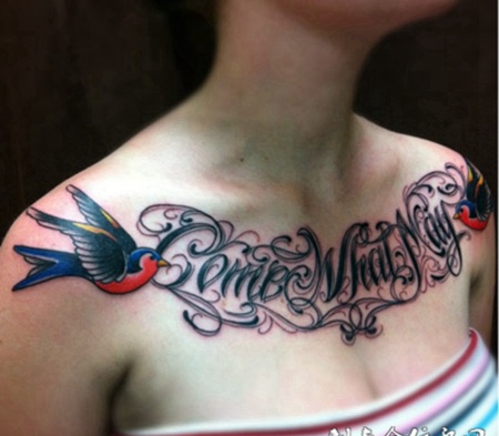 胸前的英文燕子纹身图案