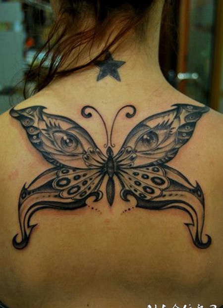后背上的蝴蝶眼睛纹身图案