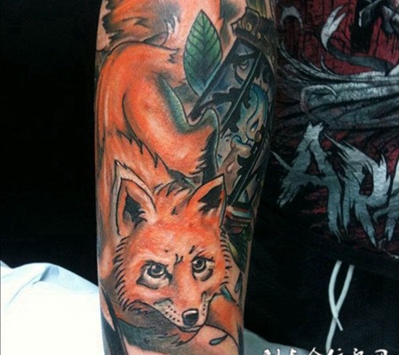 小臂上的小狐狸纹身图案