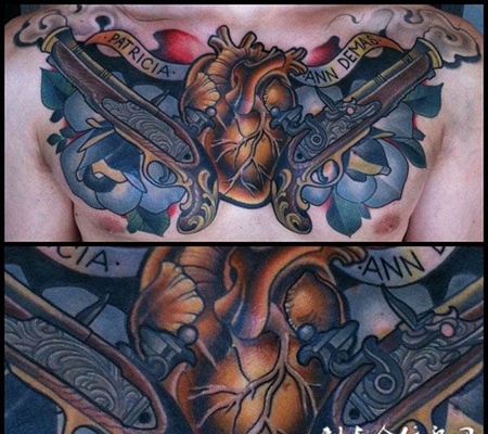 花胸心脏与手枪纹身图案