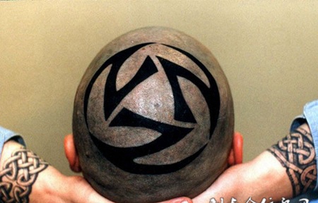 头顶的足球符号纹身图案